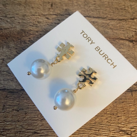Tory Burch Golden T Logo White Pearl Earrings - Picture 2 of 3